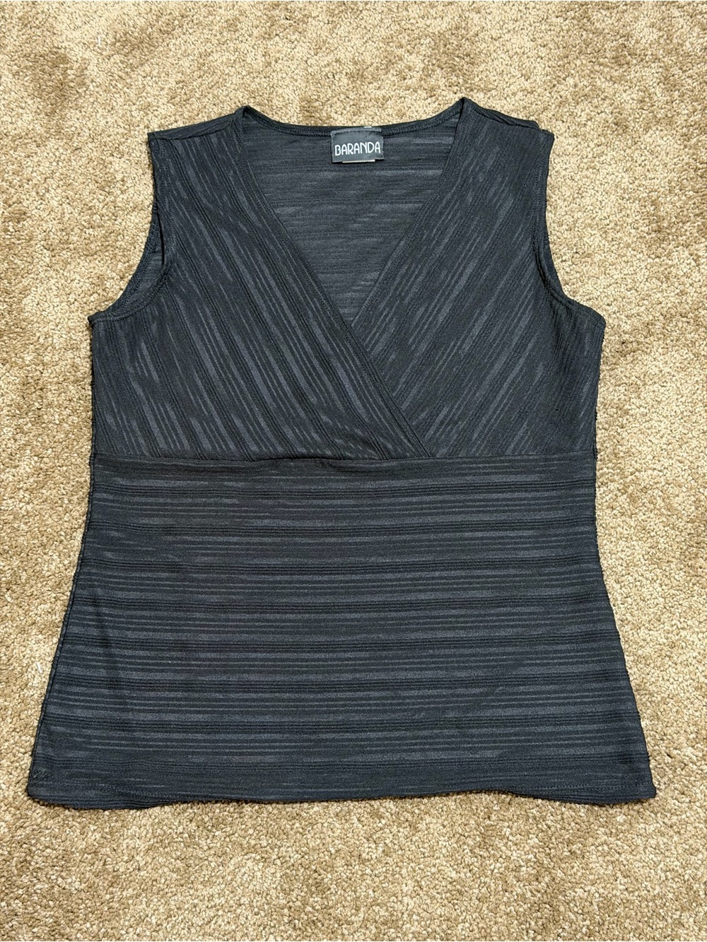 Baranda Women's Black Sleeveless V-Neck Textured Tank